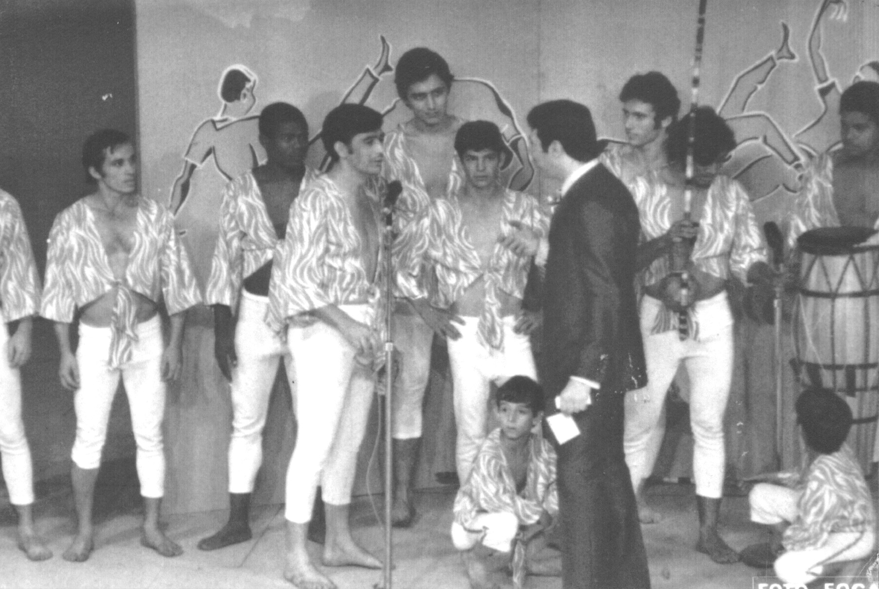 Silvio Santos falando com o mestre Jorge (1970)